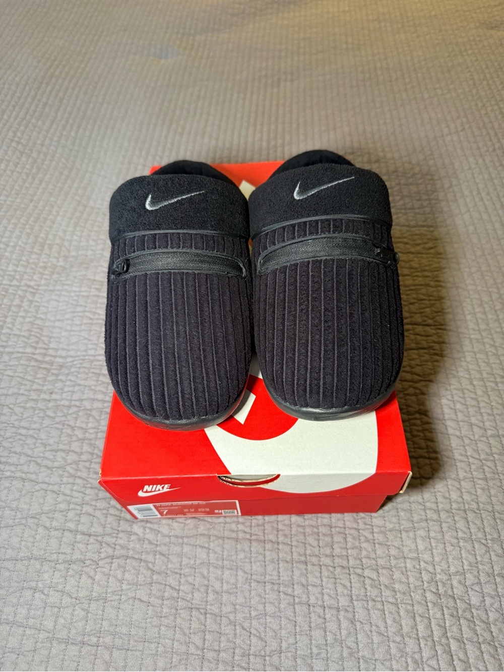 Nike Burrows women’s size 7